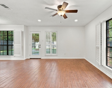 19 Village Knoll Place Place - Photo Thumbnail 17