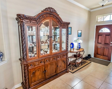 8807 Seguin Cove Lane - Photo Thumbnail 5