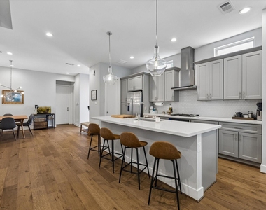 2704 Baldwin Street - Photo Thumbnail 2