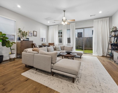 2704 Baldwin Street - Photo Thumbnail 6