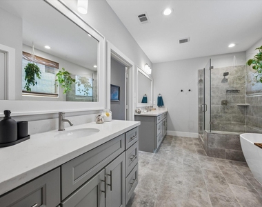 2704 Baldwin Street - Photo Thumbnail 11