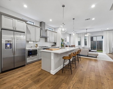 2704 Baldwin Street - Photo Thumbnail 1