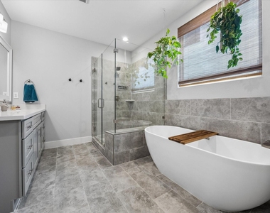2704 Baldwin Street - Photo Thumbnail 12
