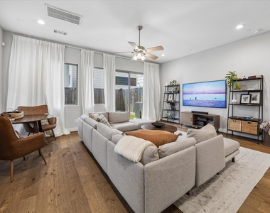 2704 Baldwin Street - Photo Thumbnail 5