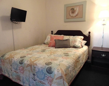 6300 Seawall Boulevard - Photo Thumbnail 1