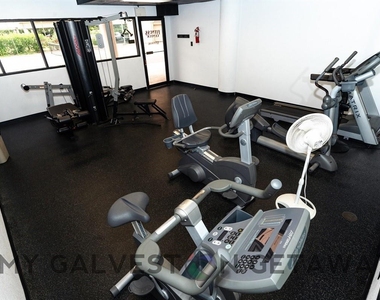 6300 Seawall Boulevard - Photo Thumbnail 14