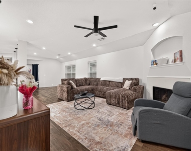 2806 Bison Bluff - Photo Thumbnail 15