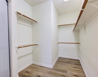 4702 Lawton Bend Lane - Photo Thumbnail 10