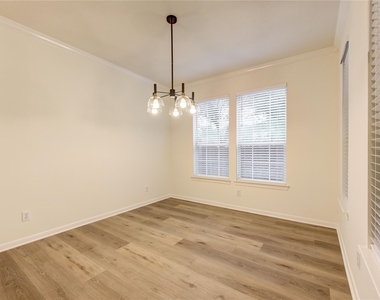 4702 Lawton Bend Lane - Photo Thumbnail 3
