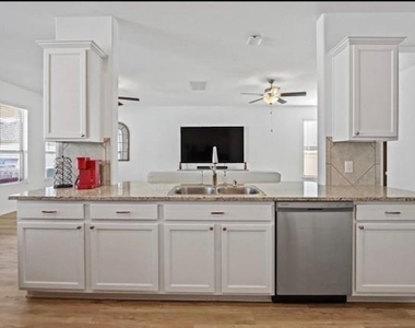 18426 White Stallion Lane - Photo Thumbnail 15
