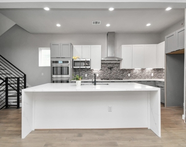 1320 Eberhard Street - Photo Thumbnail 13