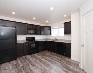21155 Gosling Road - Photo Thumbnail 7