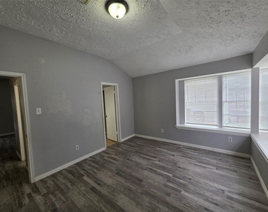1614 Brickarbor Drive - Photo Thumbnail 21