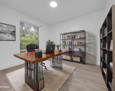 1009 Bay Area Boulevard - Photo Thumbnail 7