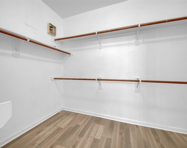 1009 Bay Area Boulevard - Photo Thumbnail 11