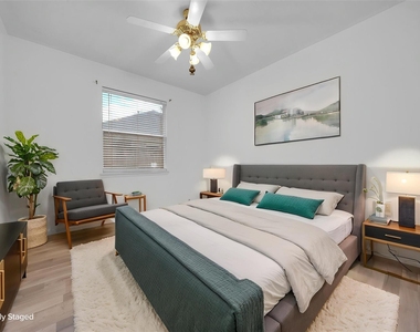 1009 Bay Area Boulevard - Photo Thumbnail 17