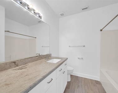1009 Bay Area Boulevard - Photo Thumbnail 18