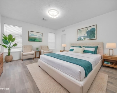 1009 Bay Area Boulevard - Photo Thumbnail 9