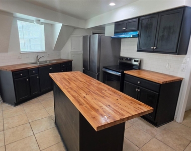 2104 Hedgerose Lane - Photo Thumbnail 9