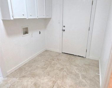 2104 Hedgerose Lane - Photo Thumbnail 16