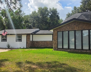 2104 Hedgerose Lane - Photo Thumbnail 4