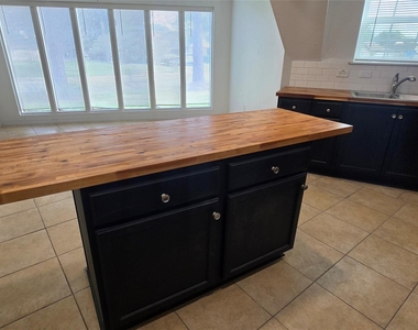 2104 Hedgerose Lane - Photo Thumbnail 11