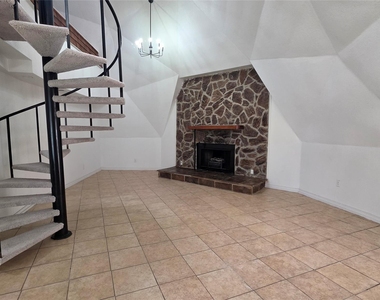 2104 Hedgerose Lane - Photo Thumbnail 8