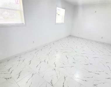 2104 Hedgerose Lane - Photo Thumbnail 18