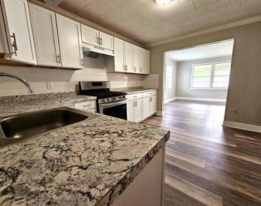 202 N Logan Street - Photo Thumbnail 6
