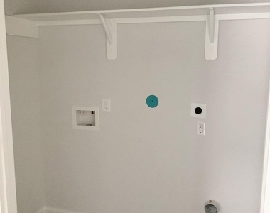 3902 Bennington Street - Photo Thumbnail 4