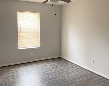 3902 Bennington Street - Photo Thumbnail 12