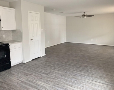 3902 Bennington Street - Photo Thumbnail 3