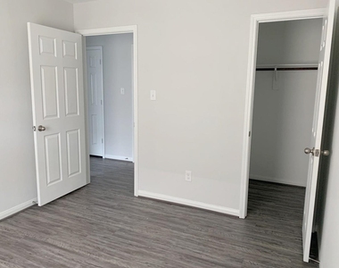 3902 Bennington Street - Photo Thumbnail 11