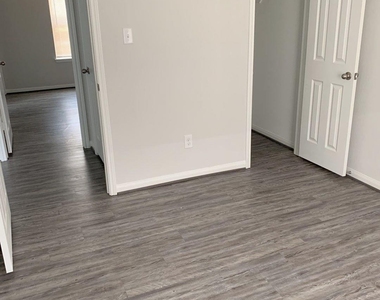 3902 Bennington Street - Photo Thumbnail 9