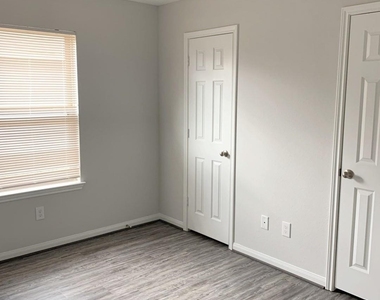 3902 Bennington Street - Photo Thumbnail 10