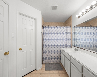 13910 Sac Court - Photo Thumbnail 10
