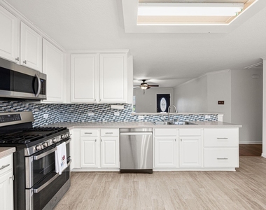 13910 Sac Court - Photo Thumbnail 3