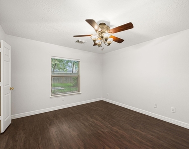 13910 Sac Court - Photo Thumbnail 7