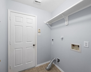 13910 Sac Court - Photo Thumbnail 14