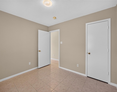 5046 Shadowdale Drive - Photo Thumbnail 20