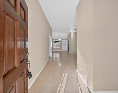 5046 Shadowdale Drive - Photo Thumbnail 5