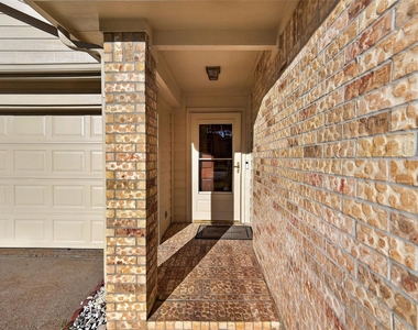 5046 Shadowdale Drive - Photo Thumbnail 3