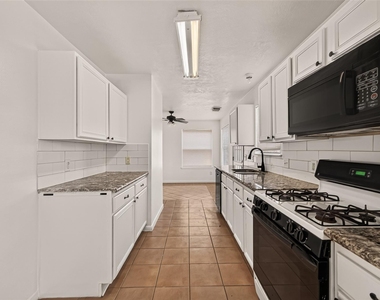 6515 Amberfield Lane - Photo Thumbnail 11