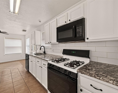 6515 Amberfield Lane - Photo Thumbnail 12