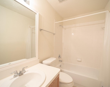 17531 Hoover Gardens Drive - Photo Thumbnail 27