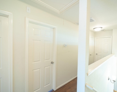 17531 Hoover Gardens Drive - Photo Thumbnail 23