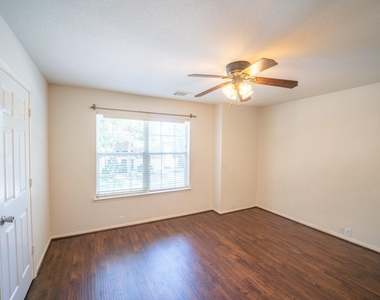 17531 Hoover Gardens Drive - Photo Thumbnail 24