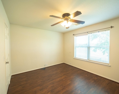 17531 Hoover Gardens Drive - Photo Thumbnail 29