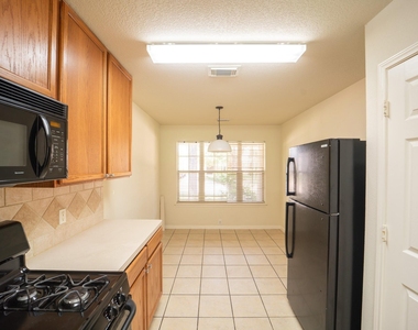17531 Hoover Gardens Drive - Photo Thumbnail 9