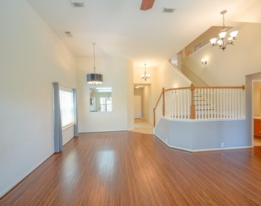 17531 Hoover Gardens Drive - Photo Thumbnail 13